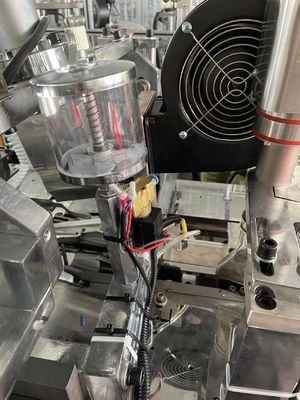 Máquina de moldagem de copos de papel de consumo com fonte de gás de 0,5-0,8 MPa e especificação de papel 150-350 GSM
