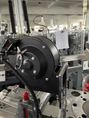 Máquina de moldagem de copos de papel de consumo com fonte de gás de 0,5-0,8 MPa e especificação de papel 150-350 GSM