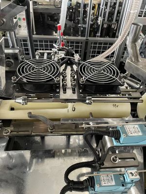 Tipo de processamento de papel de dobragem totalmente automático Máquina de formação de copos de papel de alta velocidade com espinha de copos de barras de cobre