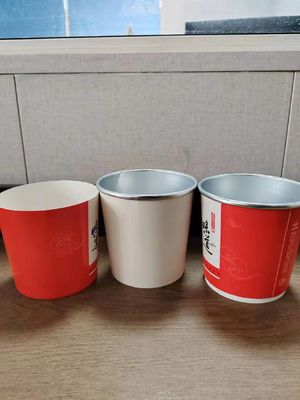 Máquina de fabricação de copos de papel de uma só vez com molde totalmente automático substituivel 380V 50Hz Voltagem e papel revestido de PE único / duplo